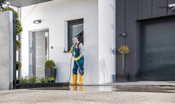 Best Pool Deck Cleaning  in Parlier, CA